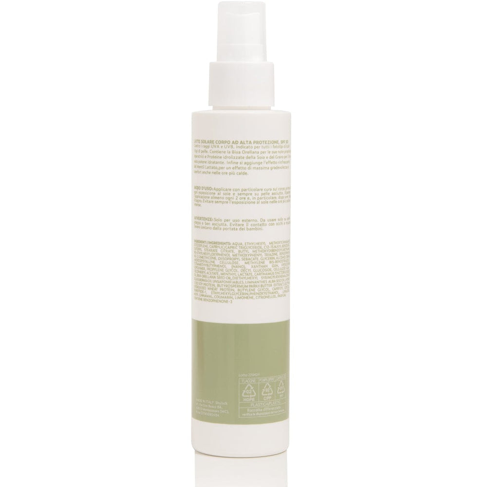 
                  
                    Retro del latte corpo solare JUA SPF 50 Maswi Cosmetics, dettagli sugli ingredienti e modalità d’uso, confezione bianca e verde.
                  
                